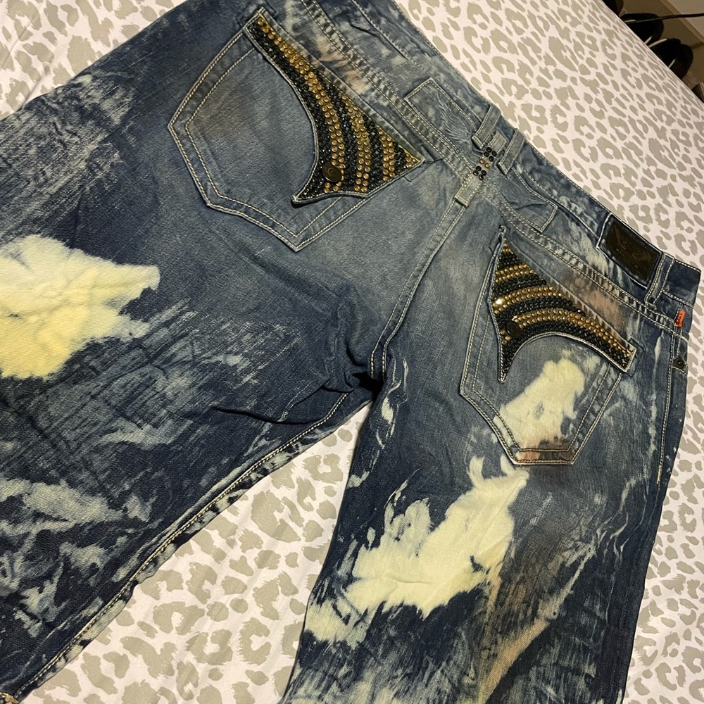 Men’s authentic Robin jean shorts.